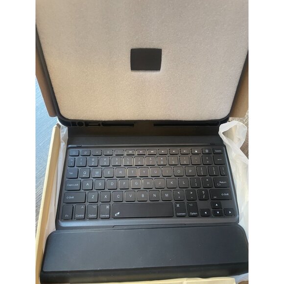 iPad Pro 11" M5/M4 Keyboard Case (2025/24) Detachable, 7-Color Backlit - Picture 9 of 10